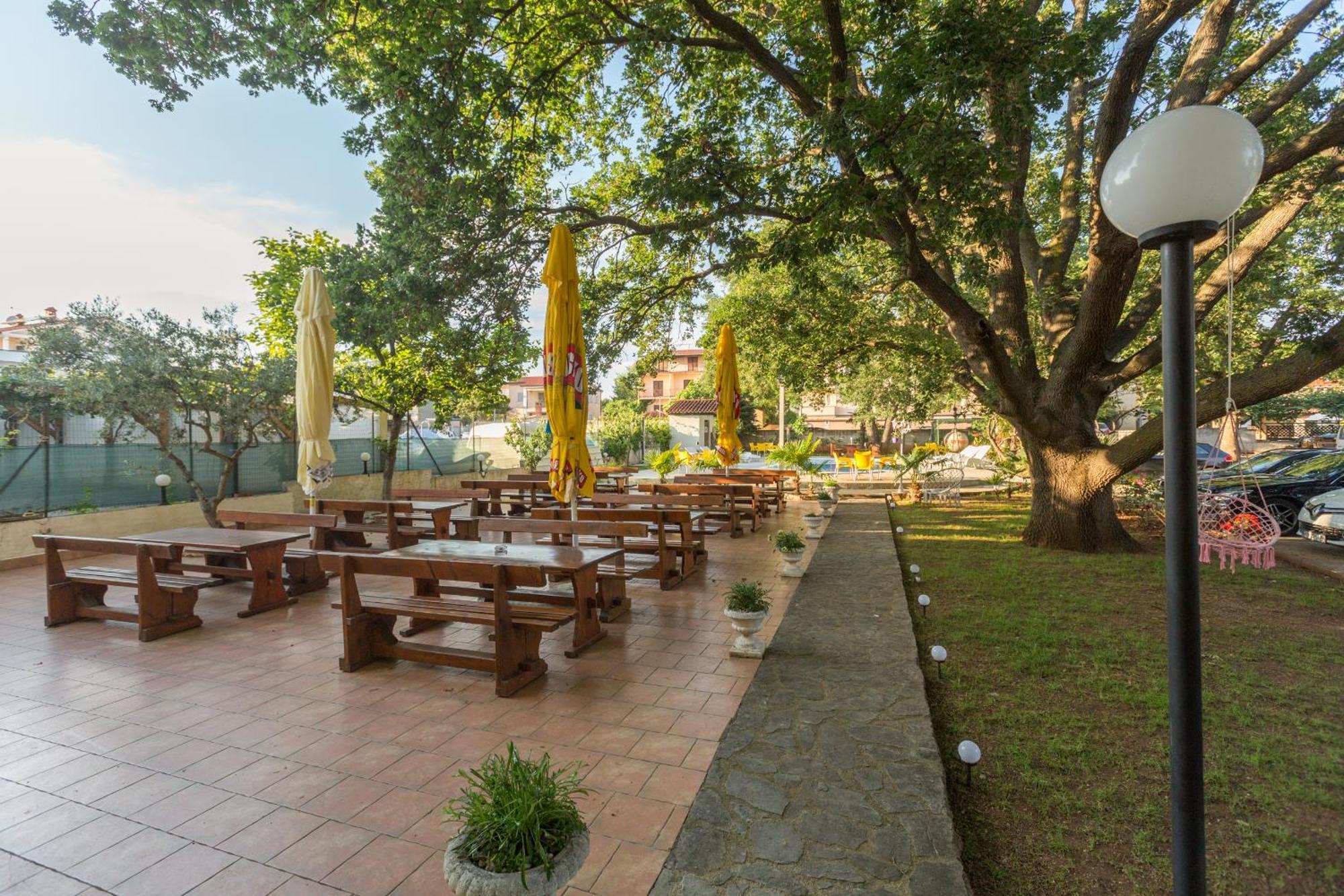 Biergarten 메덜린 외부 사진